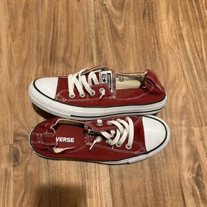 Women’s burgundy Converse Chuck Taylor elastic heel